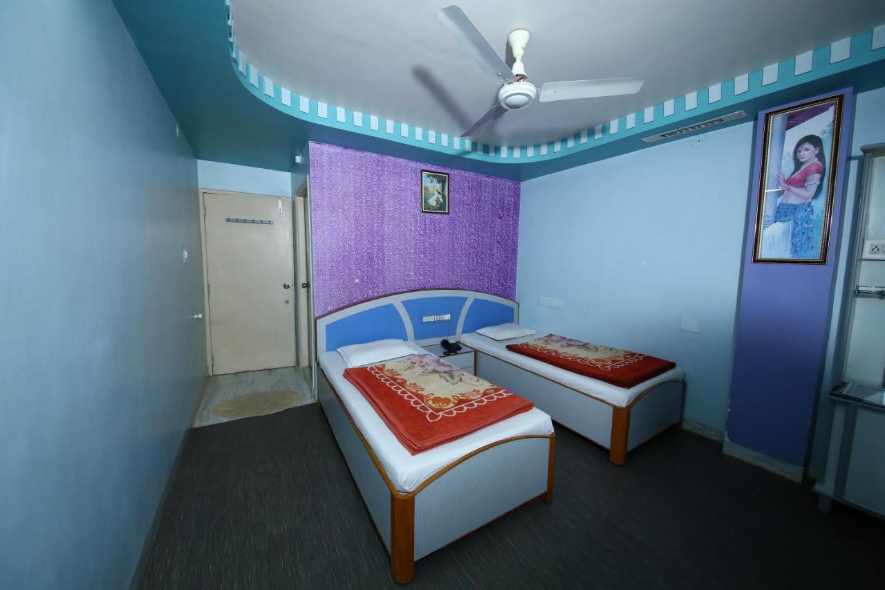 Hotel Darshan Amreli Екстериор снимка